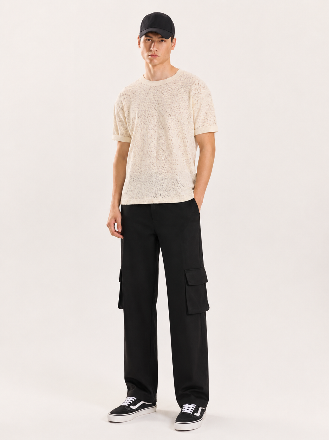 Relaxed Fit Cargo: Black