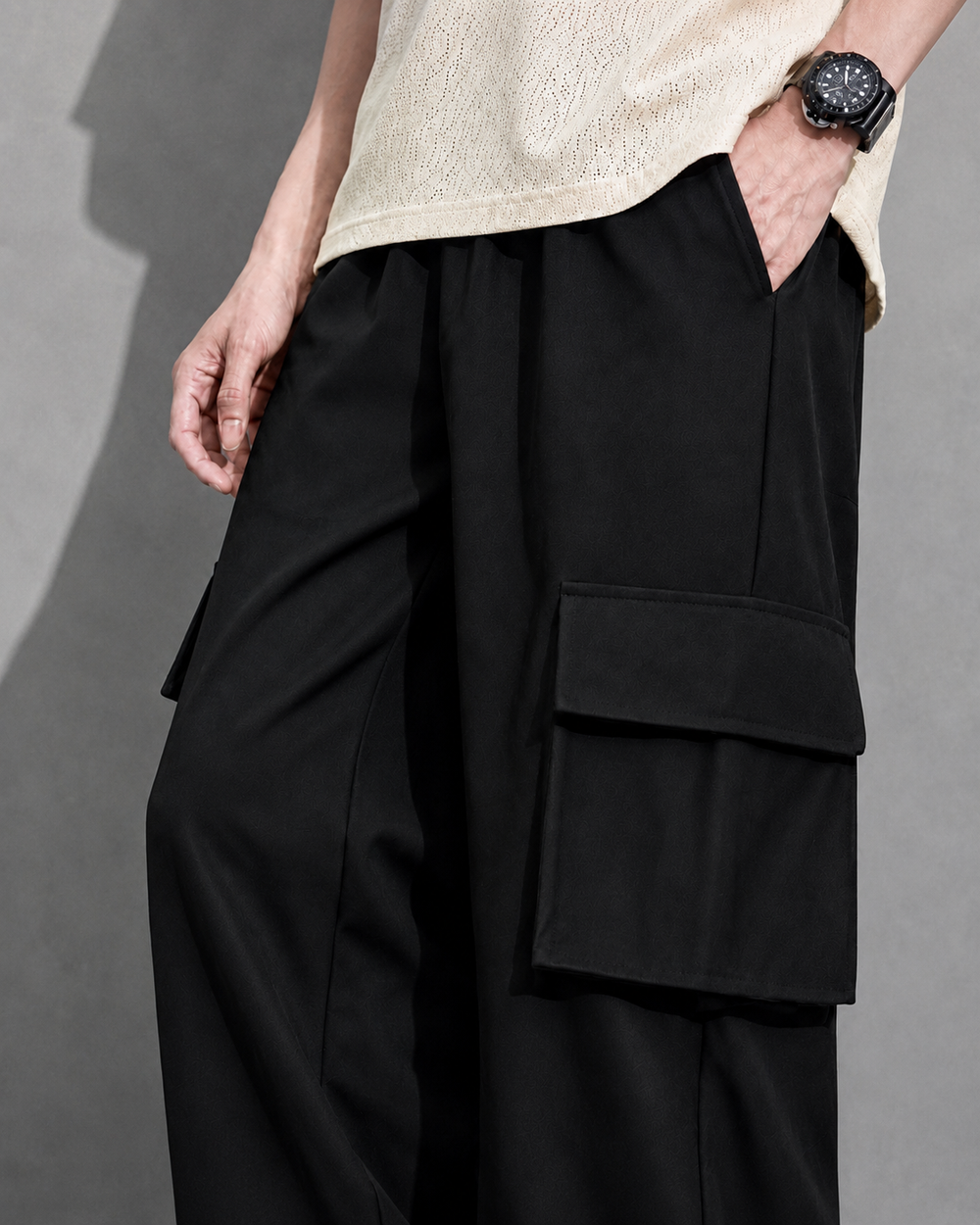 Relaxed Fit Cargo: Black