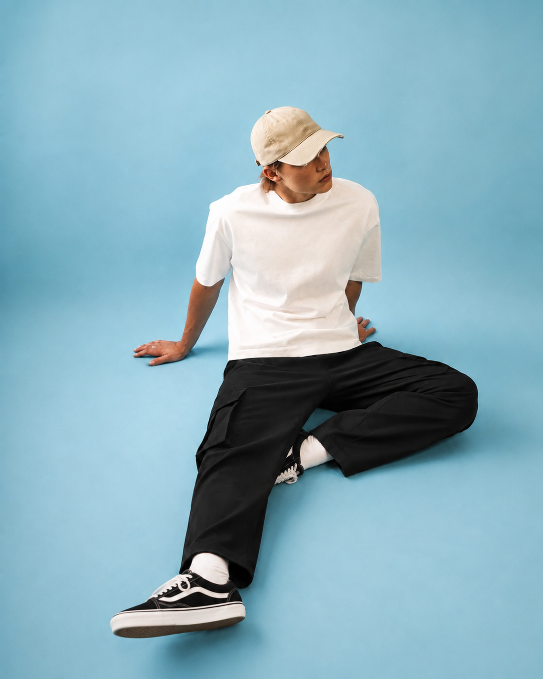 Relaxed Fit Cargo: Black
